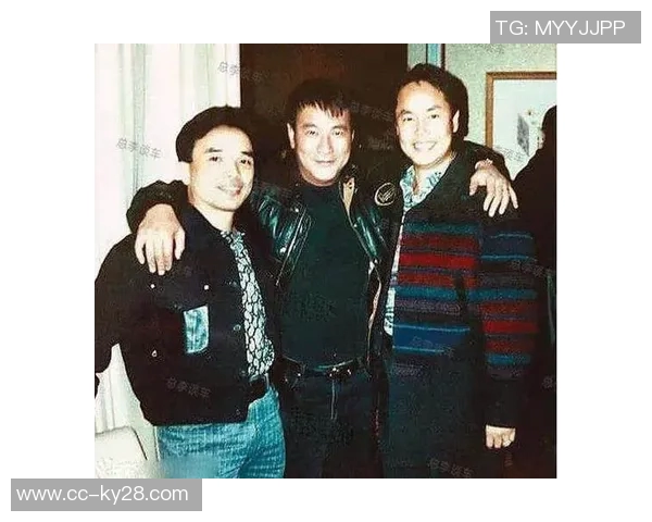 帕托在国际足联活动中与皮耶罗和辛纳亲密合影引发热议